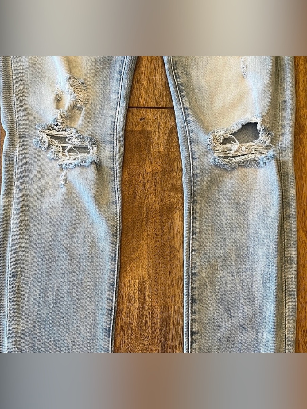 Men's AEO Light Wash Relaxed Jeans - Picture 9 of 14